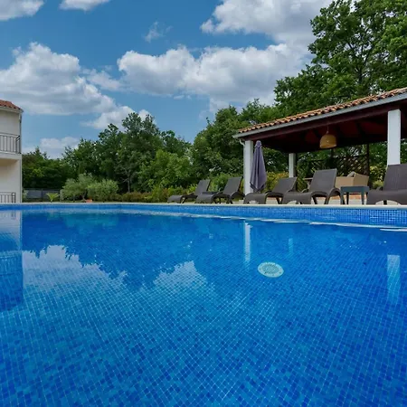 Aqua Villa